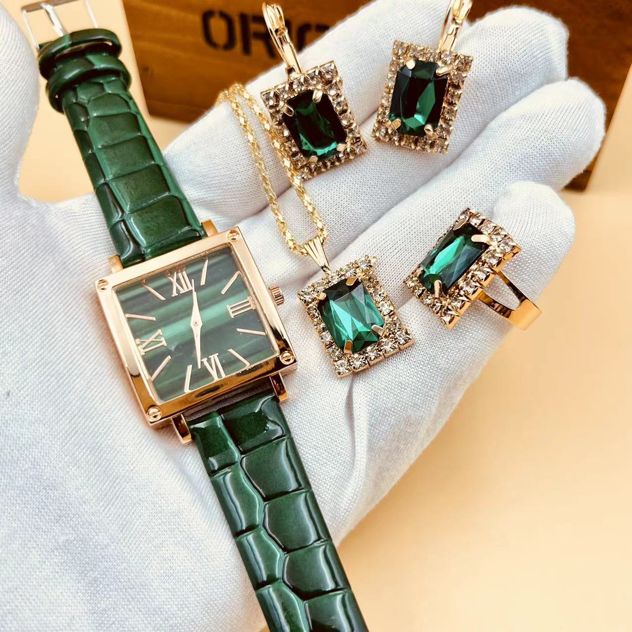 4Pcs/Set Women Fashion Quartz Watch Jewelry Set